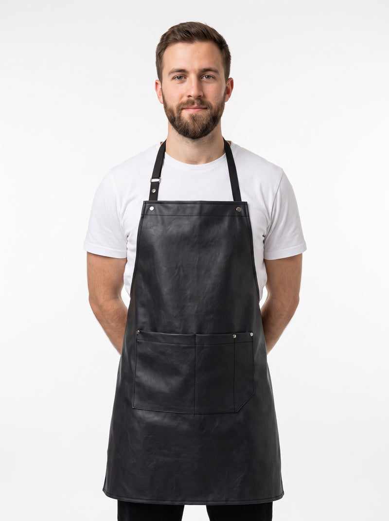 Tablier Cuisine Homme Imperméable, packshot studio porté par un modèle