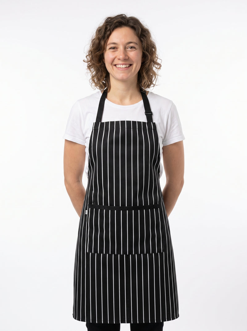 Tablier de Cuisinier Professionnel, packshot studio porté par un modèle