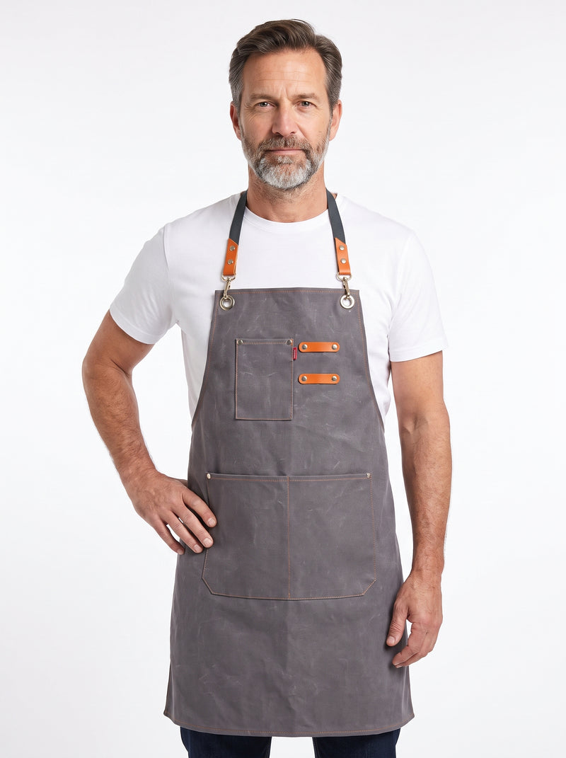 Tablier Gris, packshot studio porté par un modèle