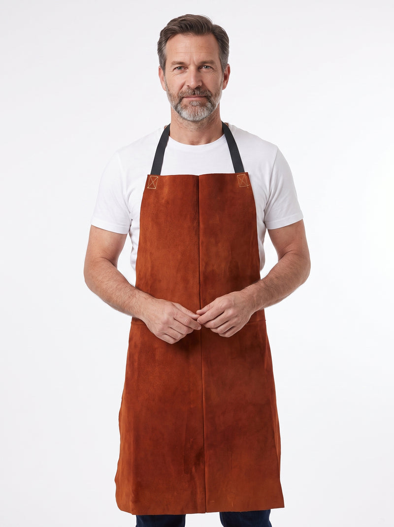 Tablier Cuir Soudeur, packshot studio porté par un modèle