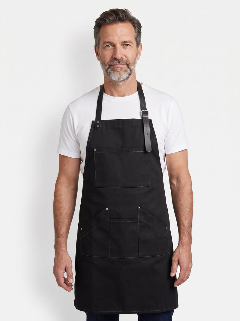 Tablier Cuir Homme, packshot studio porté par un modèle