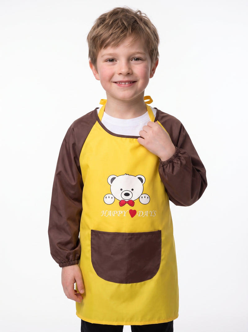 Tablier de Peinture enfant, packshot studio porté par un modèle