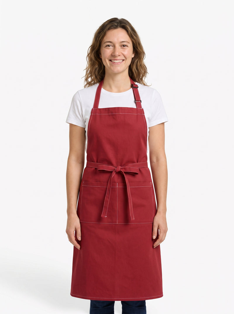 Tablier de Cuisine Avec Bavette, packshot studio porté par un modèle