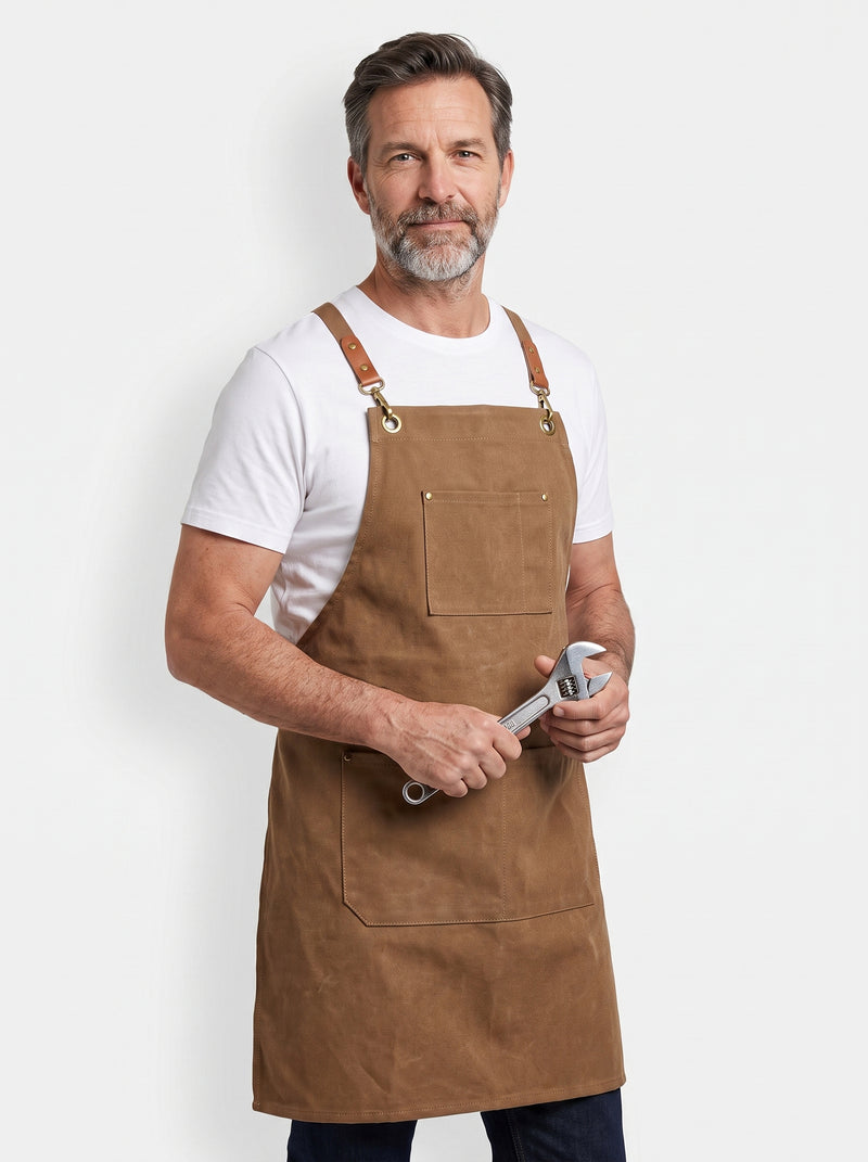 Tablier Mécanicien, packshot studio porté par un modèle
