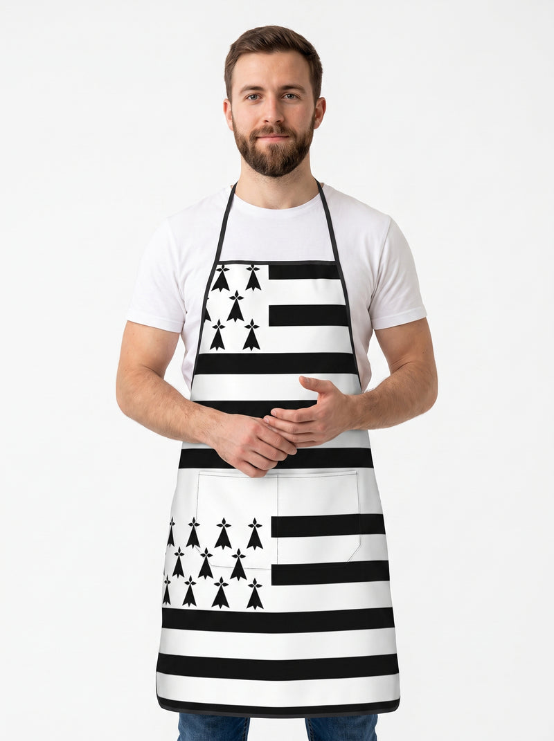 Tablier breton, packshot studio porté par un modèle