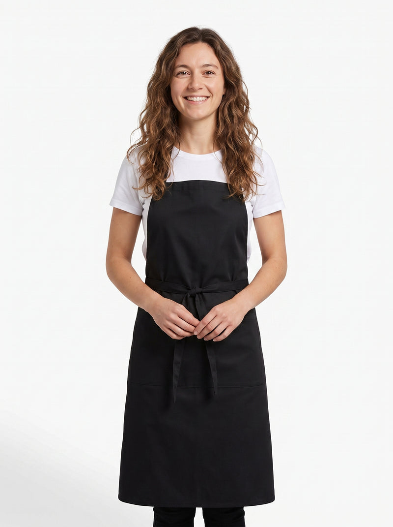 Tablier Demi Chef, packshot studio porté par un modèle