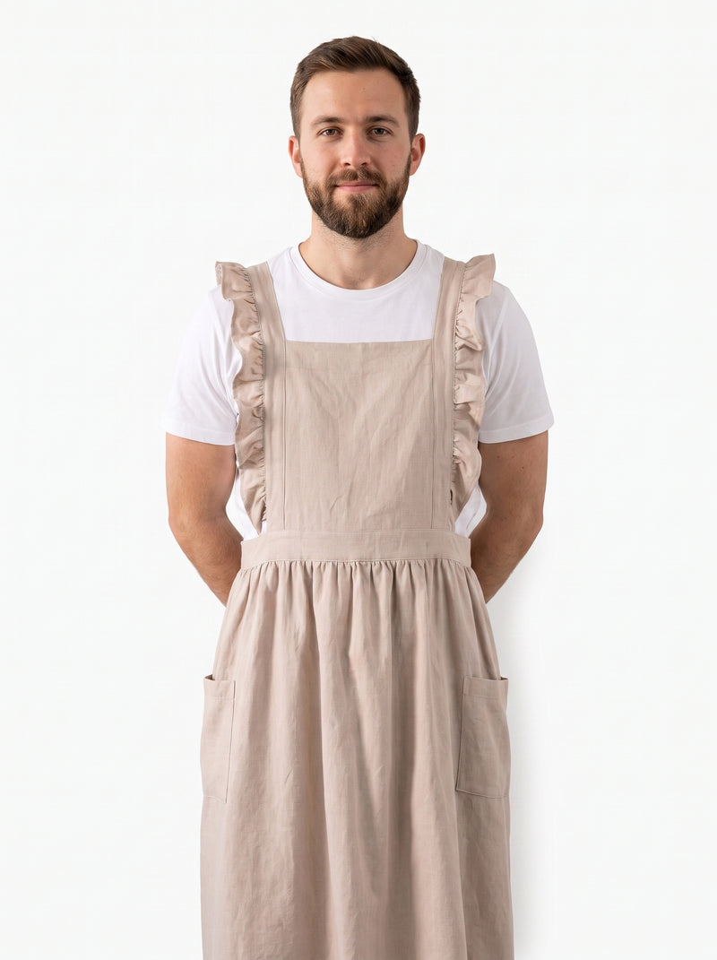 Tablier Amish, packshot studio porté par un modèle