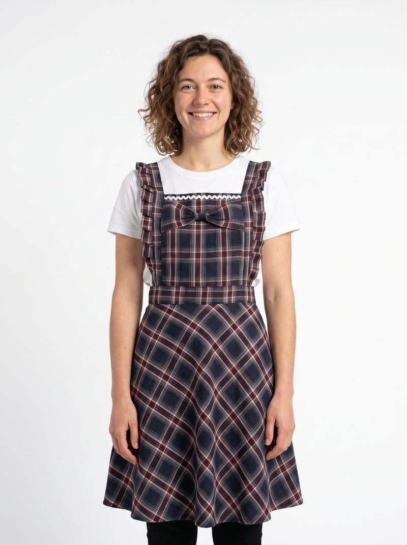 Tablier Femme Ecossais, packshot studio porté par un modèle