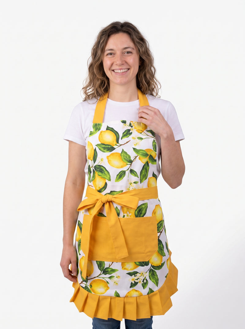 Tablier Robe de Cuisine, packshot studio porté par un modèle