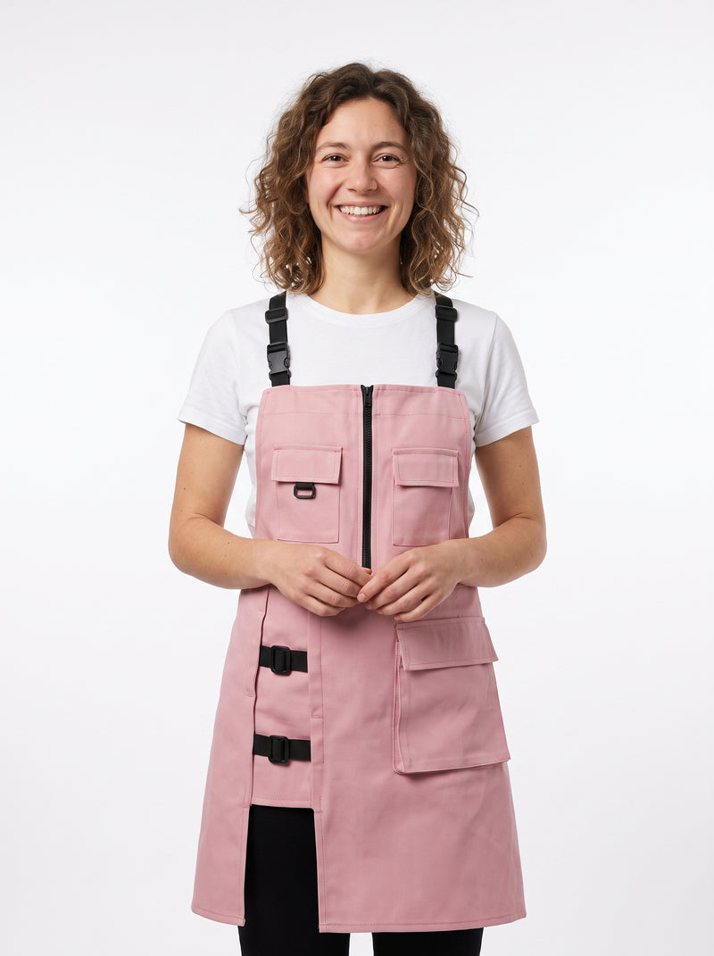 Tablier Prothésiste Ongulaire, packshot studio porté par un modèle