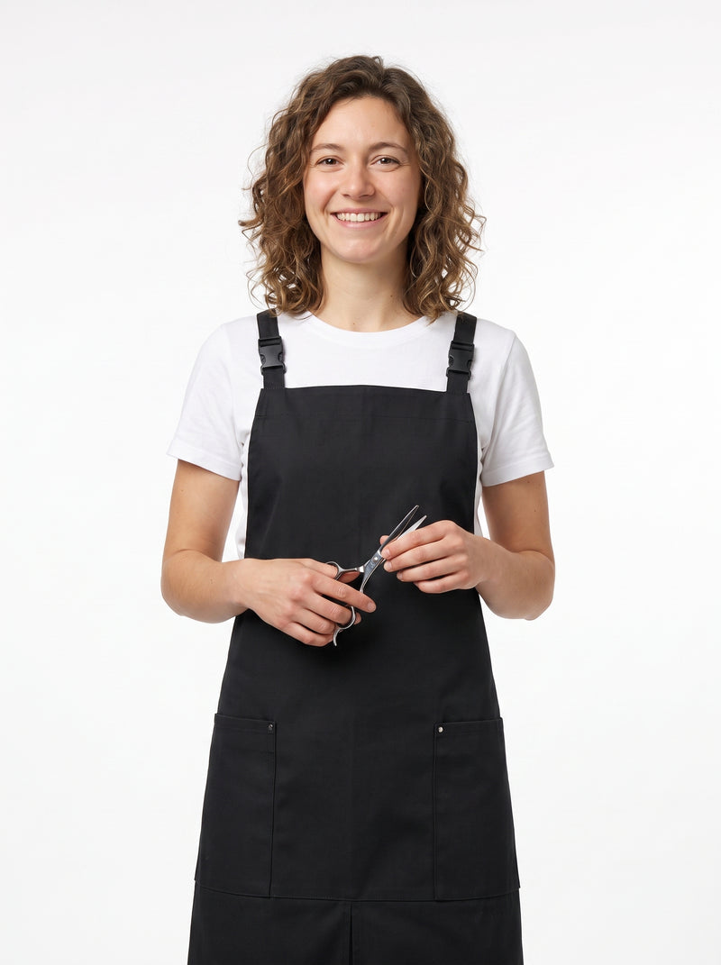 Tablier Barbier Femme, packshot studio porté par un modèle