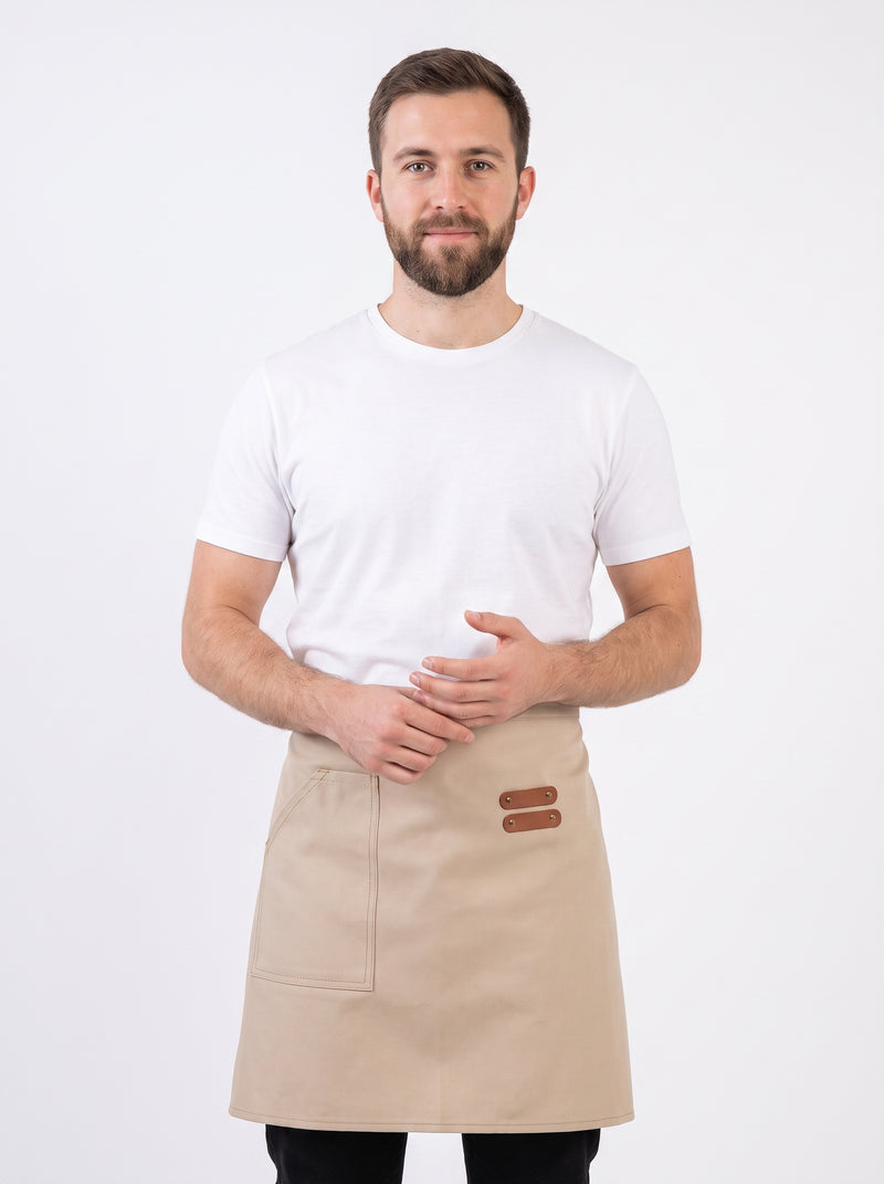 Tablier Court Boulangerie, packshot studio porté par un modèle
