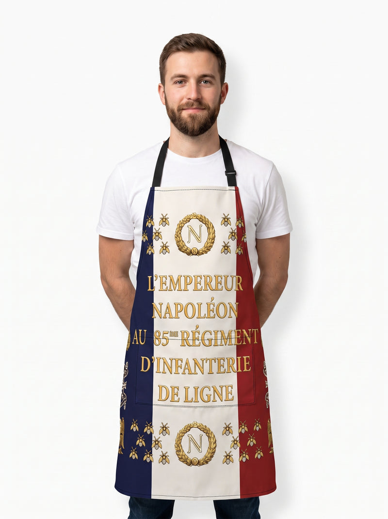 Tablier Napoleon, packshot studio porté par un modèle
