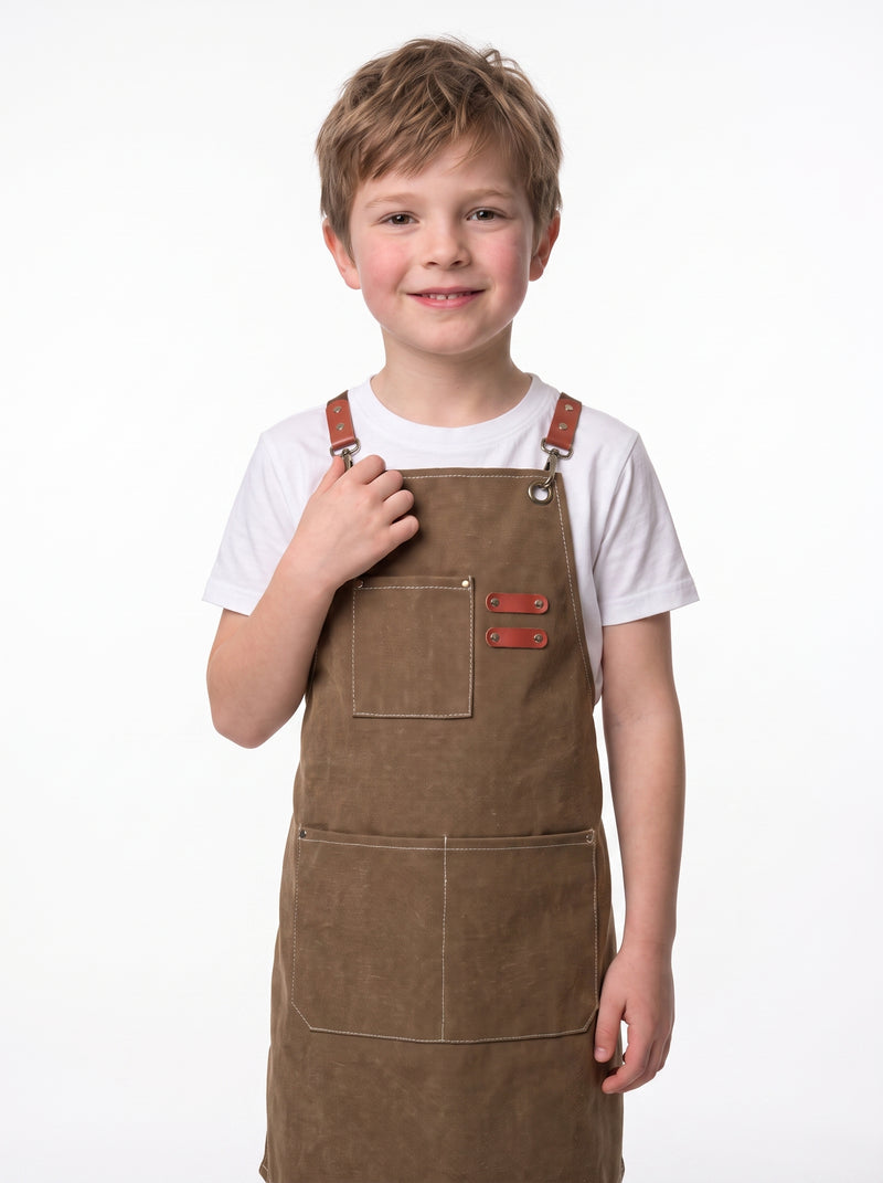 Tablier Jardin Enfant, packshot studio porté par un modèle