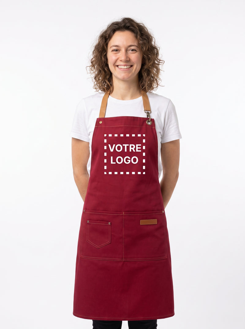 Tablier de Cuisine Personnalisé Rouge, packshot studio porté par un modèle