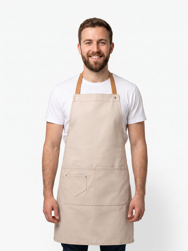 Tablier de Cuisine Personnalisé Beige, packshot studio porté par un modèle