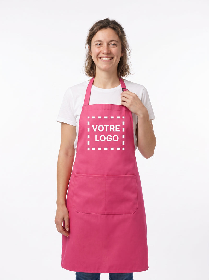 Tablier Prothésiste Ongulaire Personnalisé Rose Fuschia, packshot studio porté par un modèle