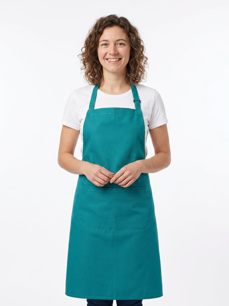 Tablier Prothésiste Ongulaire Personnalisé Bleu Turquoise, packshot studio porté par un modèle