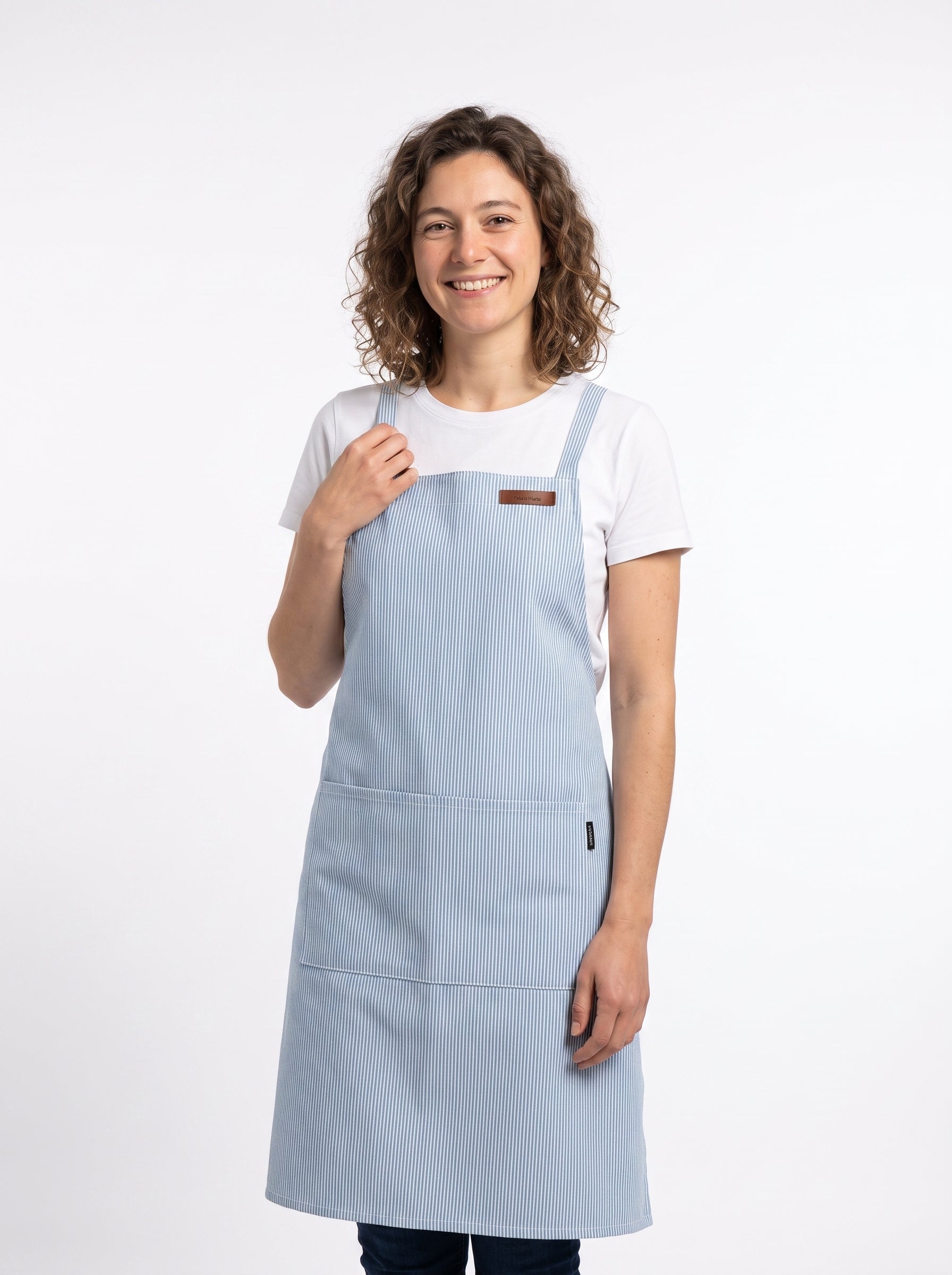 Tablier de Cuisine Japonais en Coton, packshot studio porté par un modèle