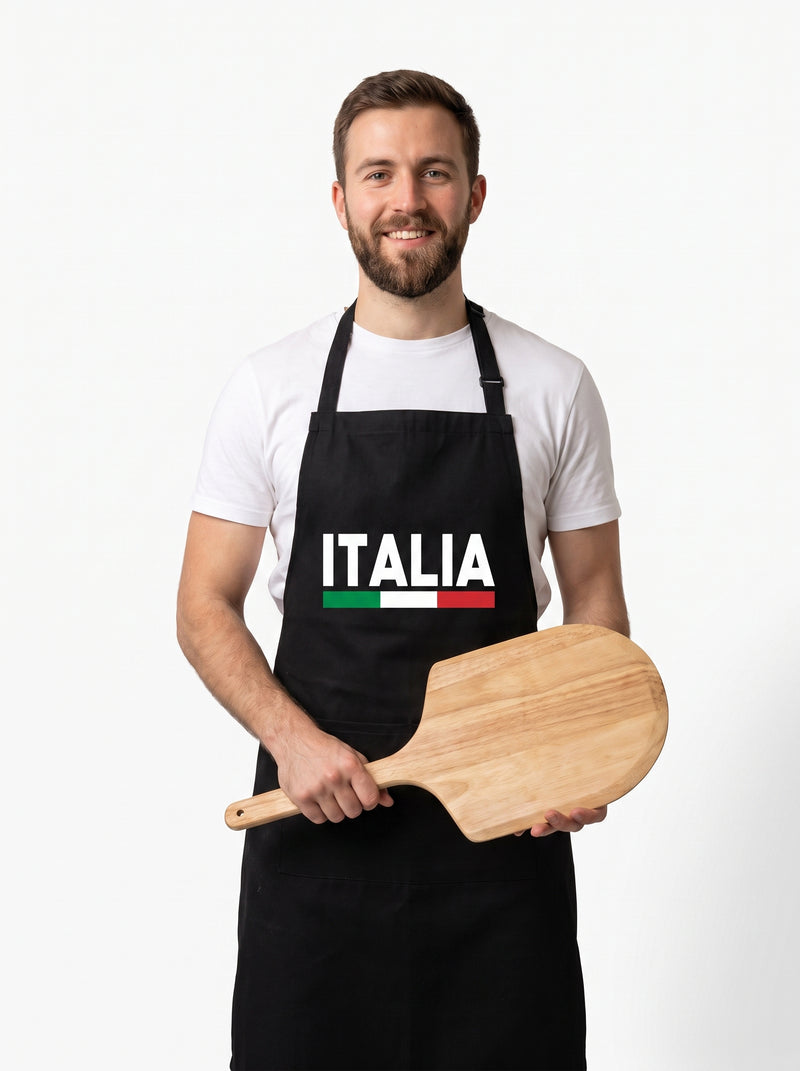 Tablier Pizza Italien Noir, packshot studio porté par un modèle