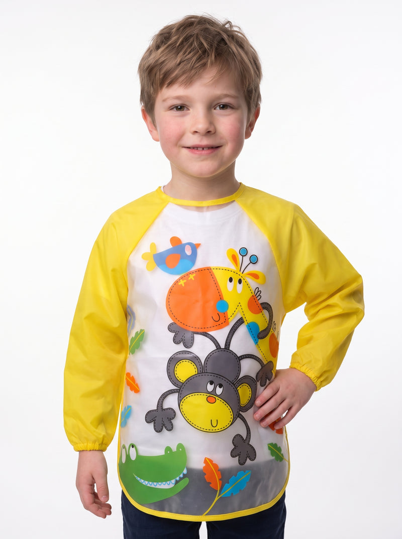 Tablier de Peinture Enfant Jaune Motif Singe, packshot studio porté par un modèle