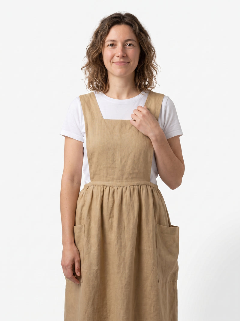 Tablier Japonais Long en Coton et Lin, packshot studio porté par un modèle