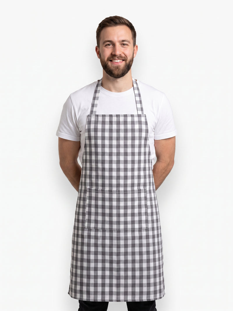 Tablier Japonais Long à Carreaux Gris, packshot studio porté par un modèle