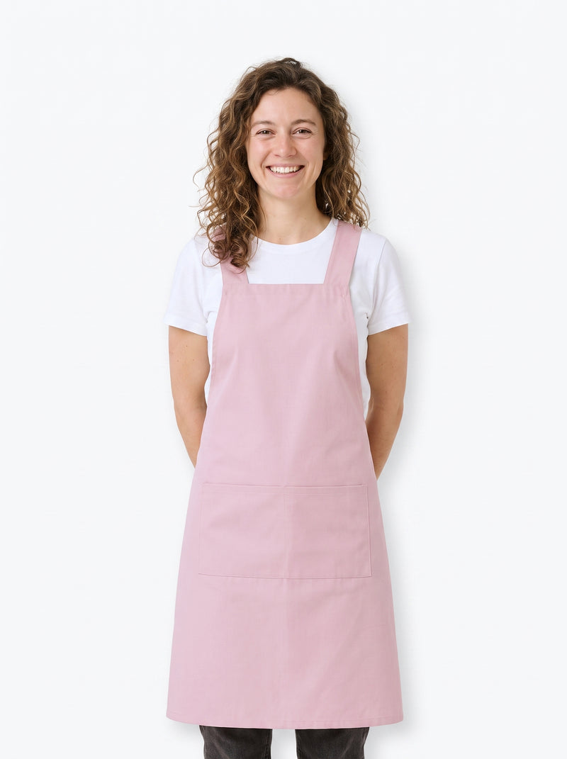 Tablier Japonais Long Rose Croisé au Dos, packshot studio porté par un modèle
